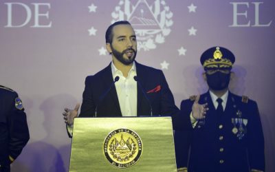 El Salvador compra otros 100 bitcoins tras una caída del mercado de criptomonedas