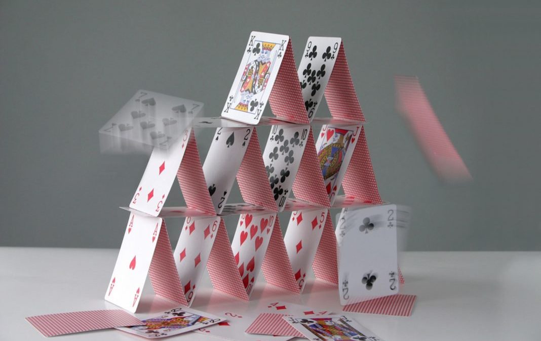 Cracks Appear as Critics Label Bitconnect a Ponzi Scheme