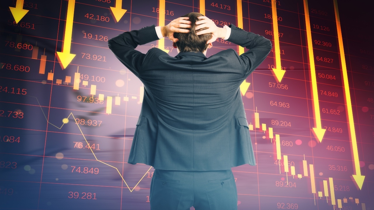 Crypto Traders Push Altcoin Market Below $900B Twice in 24 Hours as Panic Deepens