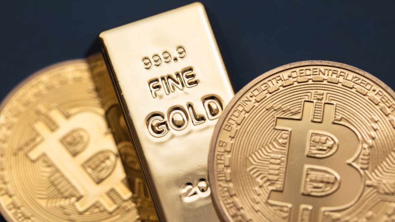 Bitcoin Moves Closer to Gold as US Debt Revives Debasement Trade