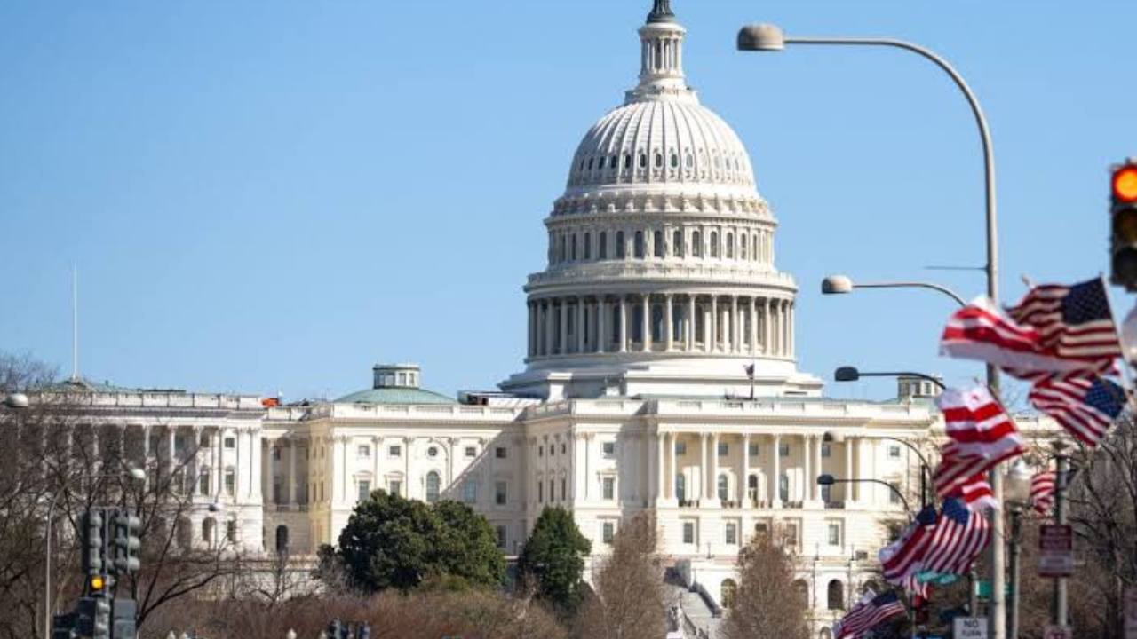 Senator Seeks Trump Crypto Ban as 63% Call His Profits Inappropriate