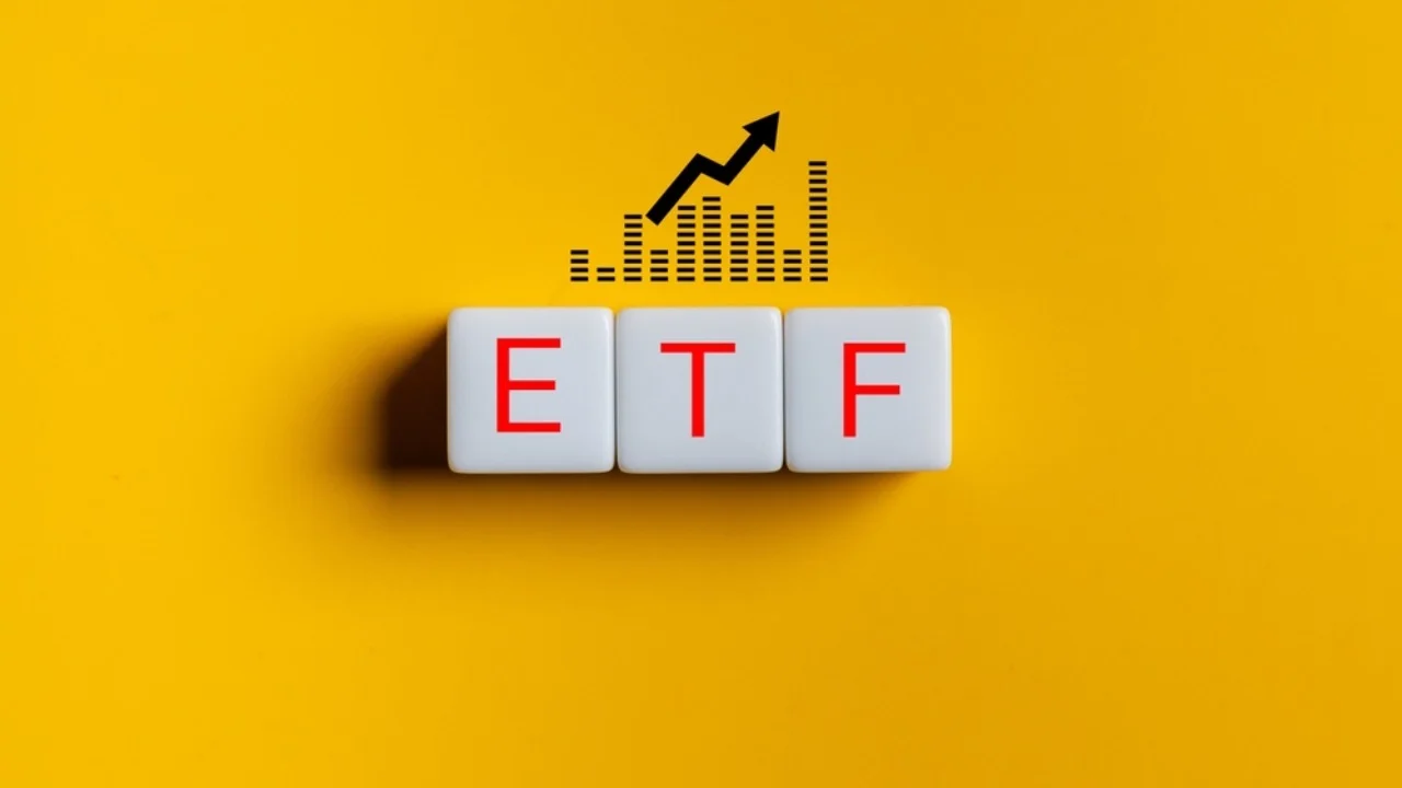 Bitcoin, Ether ETFs Pull in $827 Million as Crypto Rally Spreads