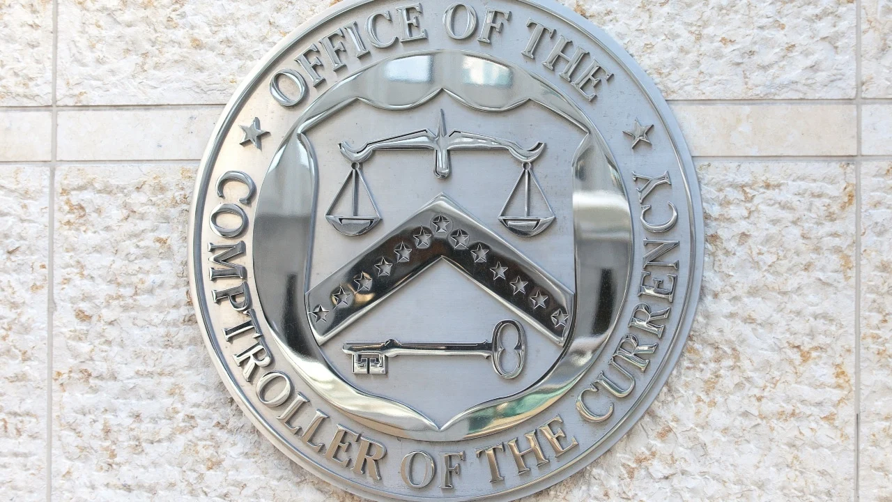 Community Bankers Sue US Banking Regulator Over ‘Side Door’ Crypto Charters